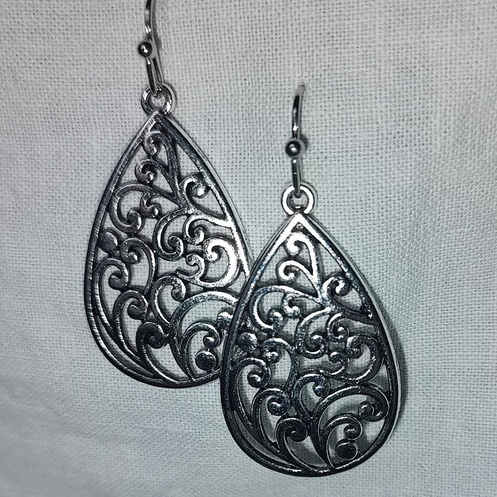 Silver Tone Celtic Floral Filigree Teardrop Dangle Earrings